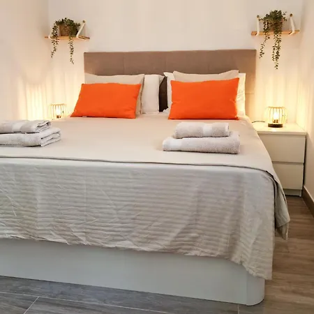 Orange - Parque Santiago Ii Apartment